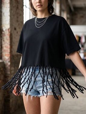 ​Custom Upcycled Twik par Simons Macramé Fringe Oversized Graphic Tee